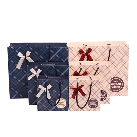 Plaid Pattern Gift Bags White Cardboard With Satin Ribbon Bow Handheld Packing Bags For Clothes Candy Party Favor