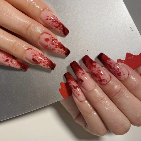 Halloween Kunstnägel Zum Aufkleben Blutspritzer Lange Sargform Falsche Nägel Nude Rot Sweet Cool Style DIY Maniküre