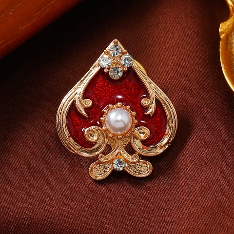 Spilla in Lega di Zinco Vintage Poker Cuore Fiori Con Perla Artificiale Strass Creativa Donna Uomo Spilla per Colletto Gioielli