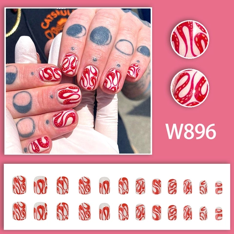Unghie Finte Con Motivo Ondulato Astratto Rosso Corte Quadrate Lucide Stile Punk Arte Della Manicure Per Donne