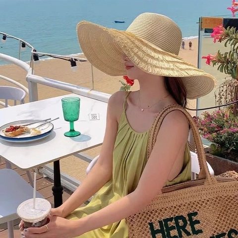 Women Wide Brim Straw Hat Frayed Fringe Sun Hat Minimalist Vacation Style Breathable UV Protection Beach Summer Travel Cap