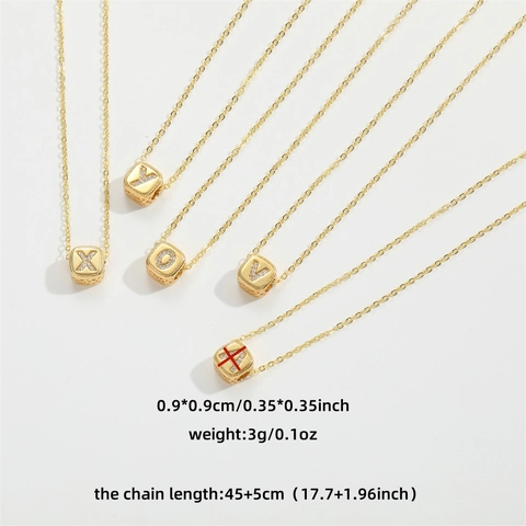 Collier Pendentif Cube Lettre Initiale Carrée en Cuivre Zirconia Minimaliste Mode Occidentale Élégant Bijoux Chaîne de Clavicule en Or pour Femmes