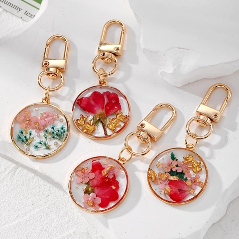 Portachiavi in Resina Fatto a Mano Con Fiori Essiccati Veri e Ciondolo Pesce Rosso in Foglia d'Oro Stile Pastorale Floreale Portachiavi Donna