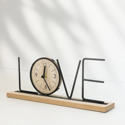 Reloj De Escritorio Creativo Letra Nórdica Base Madera Marco Metal Hierro HOME LOVE HELLO Silencioso Adorno Decoración