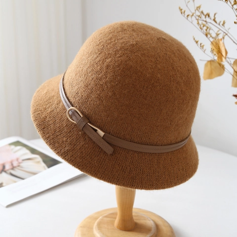 Elegant Women Wool Felt Bucket Hat Vintage Cloche Hat With Leather Belt Buckle Winter Warm Foldable Retro Style