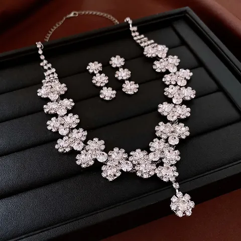 Blumige Halskette Und Ohrringe Kupfer Strass Glänzend Kristall Luxus Bankett Elegante Mode Accessoire Schmuck Für Damen