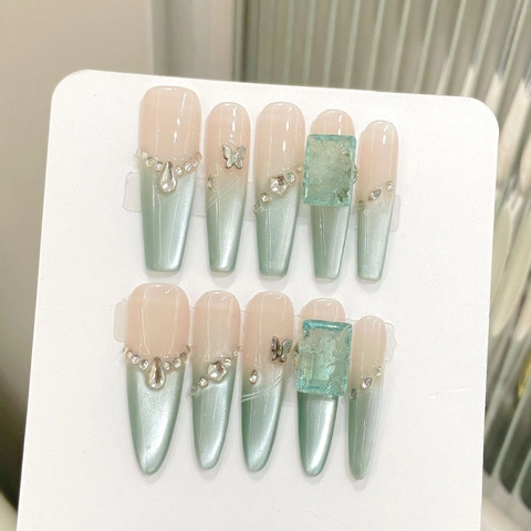 Lange Sargform Stiletto Kunstnägel Mintgrün Katzenauge Effect K9 Glas Strass Quadratischer Diamant Schmetterling Legierung