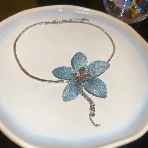 Collier Pendentif Fleur Tissu Grand Floral Bleu Frange Chaîne Clavicule Cuivre Femmes Style Mori Élégant Papillon