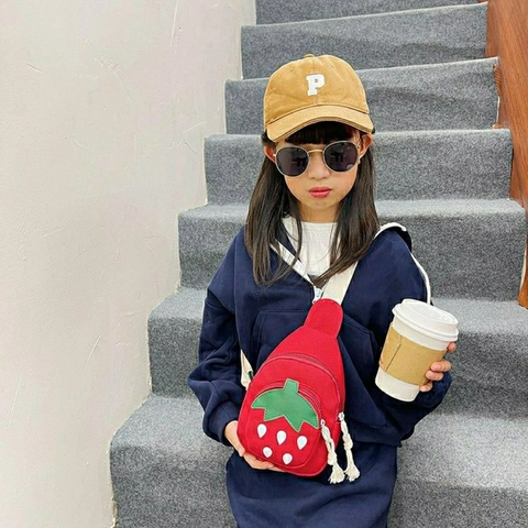 Strawberry Shaped Kids Crossbody Bag Canvas Chest Pack Cute Adjustable Strap For Girls Boys Casual Accessory