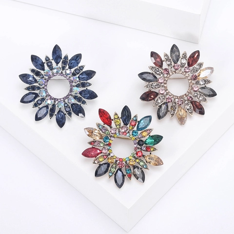 Vintage Legierung Strass Sonnenblume Brosche Für Damen Elegante Blume Kristall Pin Accessoires Retro Mode Kleidung Schmuck
