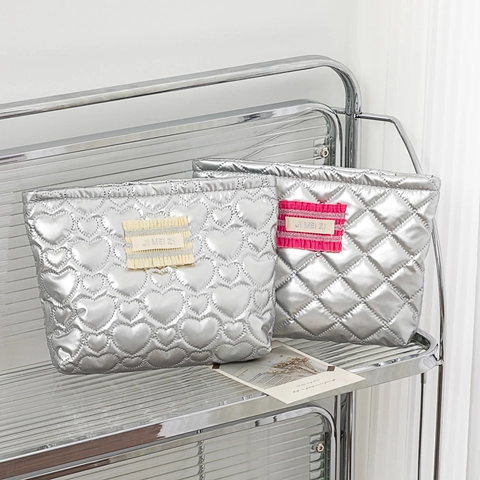 Trousse De Maquillage Matelassée Métallique Cuir PU Argent Coeur Motif Diamant Pochette Cosmétique Voyage Pour Femmes