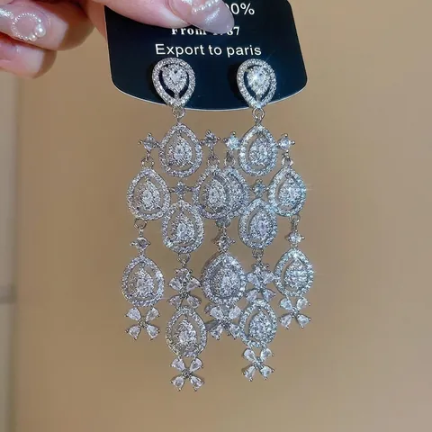 Elegante Koperen Zirkonia Waterdruppel Bloem Lange Franje Kroonluchter Oorbellen Met Zilveren Oorsteker Voor Dames