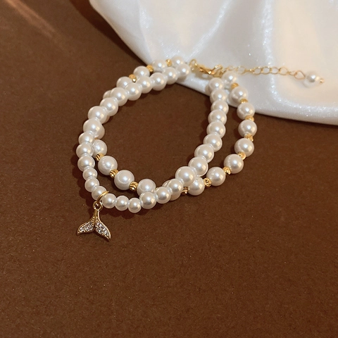 Vintage Französischer Stil Doppelreihiges Künstliche Perlenarmband Mit Zirkon Fischschwanz Anhänger Verstellbarer Kupferschmuck Damen
