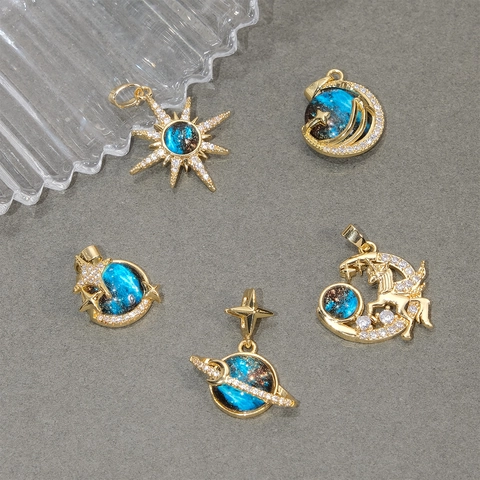 Pendente Galassia Cielo Stellato Rame Placcato Oro 18K Micro Pavé Zirconia Sole Luna Pianeta Unicorno DIY Gioielli
