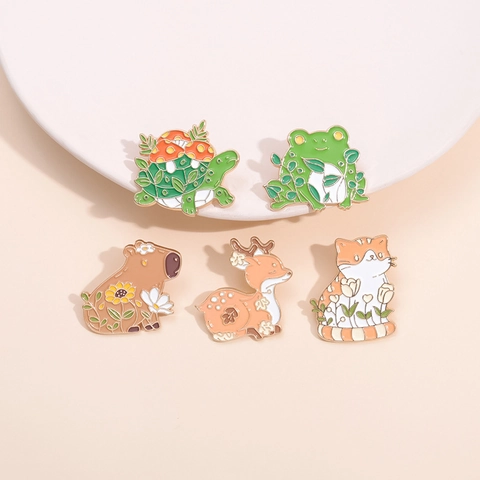 Süße Cartoon Tier Emaille Anstecknadeln Zinklegierung Wasserschwein Frosch Katze Schildkröte Hirsch Brosche Für Kleidung Rucksack Abzeichen Schmuck Geschenke