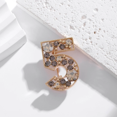 Broche Vintage Francés Número 5 Oro Aleación Diamante de Imitación Pin Para Mujer Joyería de Moda de Lujo Traje Vestido Decoración Accesorios Regalo