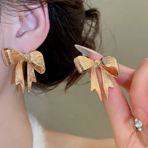 Pendientes De Botón Con Lazo Y Poste De Plata Textura Rayada Metal Satinado Minimalista Moda Elegante Mujeres