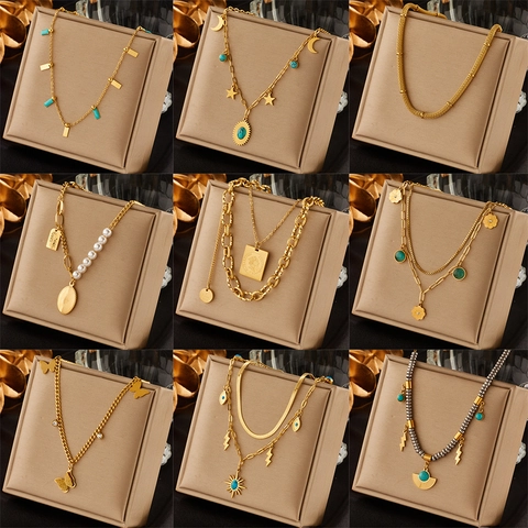 Collier Vintage en Acier Inoxydable avec Turquoise Étoile Lune Pièce Pendentif Or Perle Artificielle Strass Multicouche