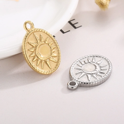 Colgantes Ovalados Retro Sol Luna Acero Inoxidable Dijes Relieve Celestial Para Accesorios Joyería DIY
