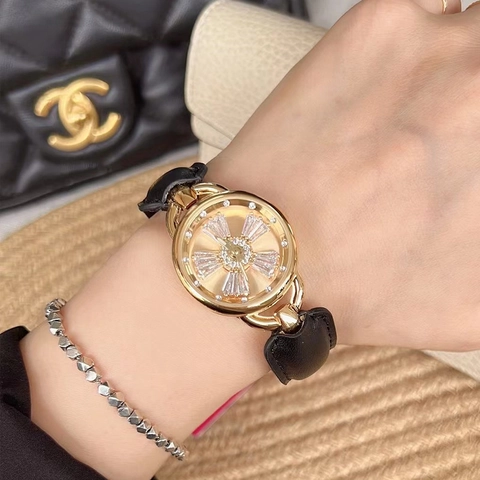 Elegant Rotating Snowflake Women Quartz Watch Alloy Case Leather Strap Rhinestone Decoration Fashion Wristwatch Luxury Style