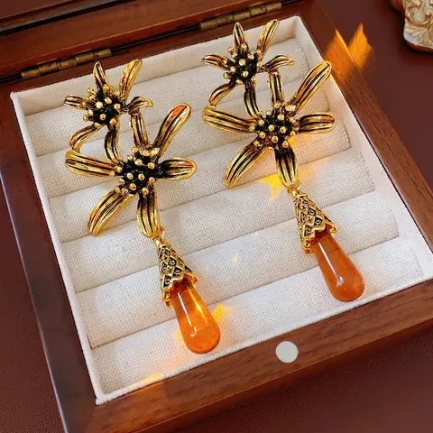 Vintage Flower Dangle Earrings Gold Alloy Resin Amber Water Drop Tassel Silver Earring Post Elegant Palace Women