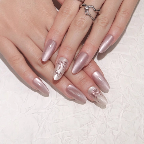 Uñas Postizas Almendradas Efecto Ojo De Gato Rosa Oro Rosa Metálico Con Acentos Lazo 3D Corazón Estilo Elegante Dulce