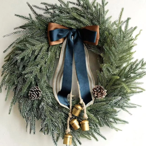 Corona De Navidad Artificial Decoración Para Puerta Delantera Con Piñas Lazo De Terciopelo Campanas De Metal Retro