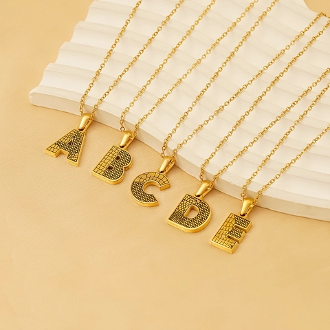 Collana Con Pendente Lettera Iniziale In Acciaio Inossidabile Placcato Oro 18K Gioielli Charm Alfabeto Per Donne