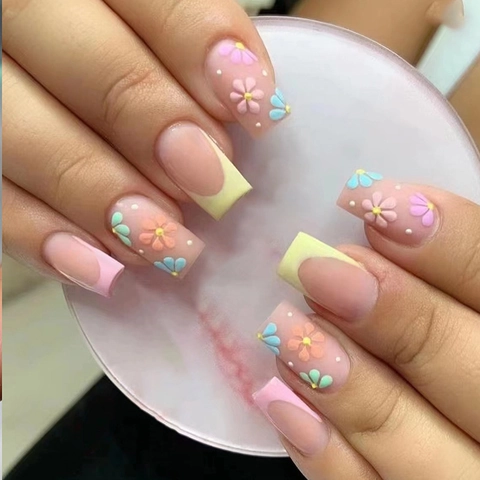 Unghie Finte Quadrate Stile Francese Colore Macaron 3D Rilievo Margherita Opache Per Donne