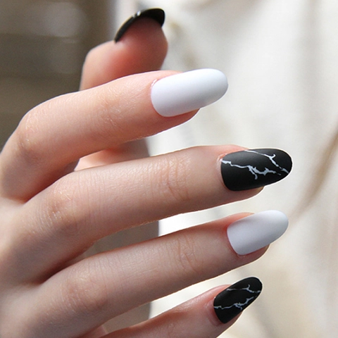 Matte Marble Pattern Press On Nails Oval Shape Black White Contrast Color Elegant Artificial False Fingernails For Women