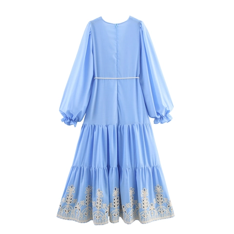 Lichtblauwe Maxi-Jurk Lange Mouwen Polyester Vierkante Hals Geborduurde Zoom Touwriem Kwastje Houten Kralen Vakantie Gelaagde Rok