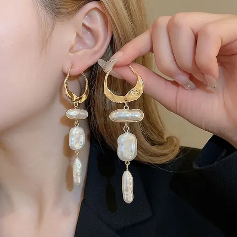 Franse Vintage Barokke Kunstparel Hangende Oorbellen Onregelmatige Gouden Metalen Ring Zilveren Oorsteker Elegante Sieraden Dames