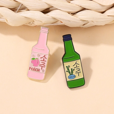Creative Cartoon Korean Soju Bottle Alloy Enamel Brooch Pink Peach Green Fresh Badge Pins For Clothes Bags Fashion Decor