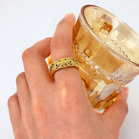 Vintage 18K Gold Plated Stainless Steel Ring For Women Retro Floral Embossed Hollow Out Geometric Fashion Jewelry Ring