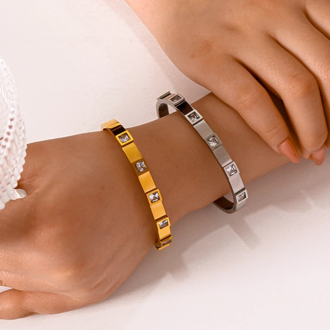 Bracciale Rigido In Acciaio Inossidabile Con Zirconi Quadrati Placcato Oro 18K Geometrico Impermeabile Gioielli Minimalisti