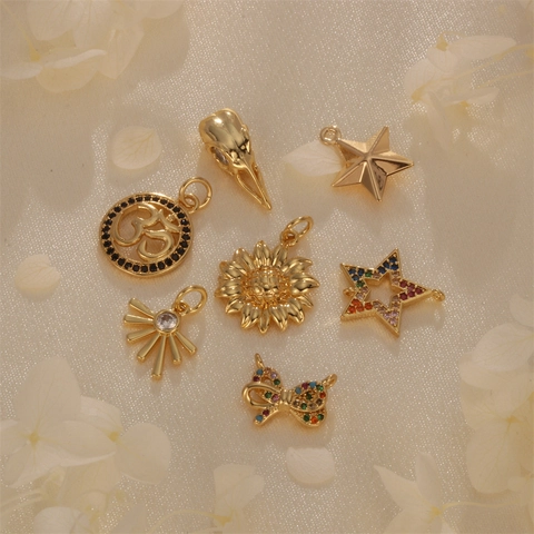 Breloques Bijoux DIY Pendentifs Cuivre Plaqué Or Zircon Tournesol Étoile Nœud Symbole Om Crâne D Oiseau Pour Colliers