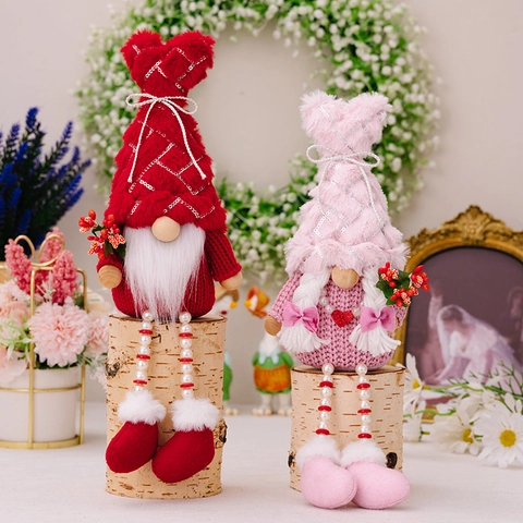 Bambola di Peluche Gnomo di San Valentino Fatta a Mano Con Cappello a Cuore in Paillettes Gambe Pendenti in Perle Artificiali Tessuto a Maglia Decorazione
