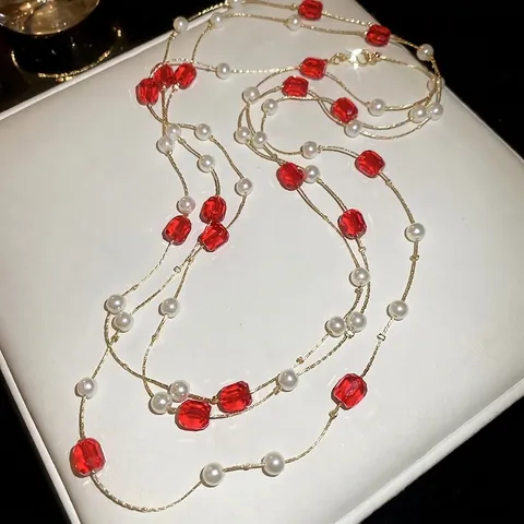 Lange Dubbellaagse Ketting Met Rode Gefacetteerde Glaskralen En Witte Imitatieparel Elegante Vintage Truiketting