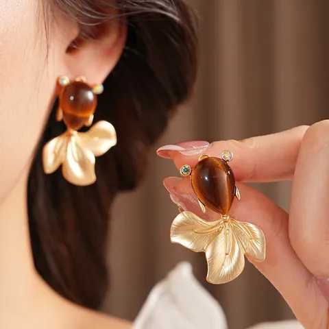 Vintage Goldfish Stud Earrings Alloy Retro Resin Cat Eye Rhinestone Jewelry With Silver Earring Post For Women