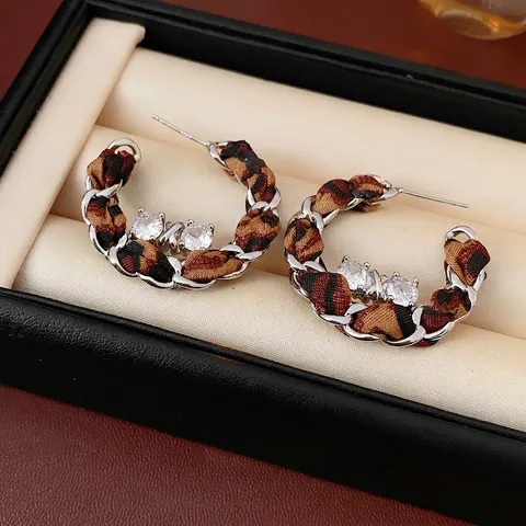 Vintage C-Förmige Creolen Mit Stoff Geflochtener Metallkette Zirkonia Akzenten Und Silberohrstecker Für Damen