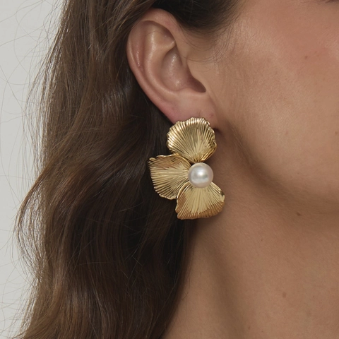Flower Artificial Pearl Stud Earrings For Women 304 Stainless Steel PVD Gold Plated Shell Texture Elegant Hypoallergenic Jewelry