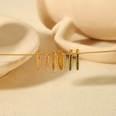 Dames Geometrische U-Vormige Huggie Hoops Oorbellen 18K Verguld Roestvrij Staal Zirkoon Minimalistische Trendy Sieraden