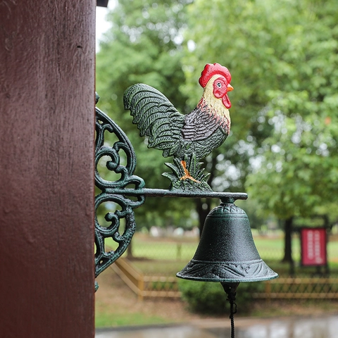 Vintage Cast Iron Rooster Doorbell Wall Mounted Hand Shaking Bell Rustic Garden Yard Decor Manual Outdoor