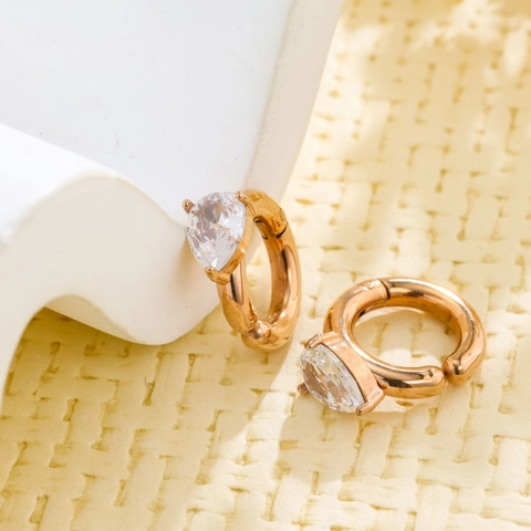 Boucles d'Oreilles Clips en Acier Titane avec Strass Goutte d'Eau Plaqué Or Sans Perçage pour Femme Bijoux Minimalistes