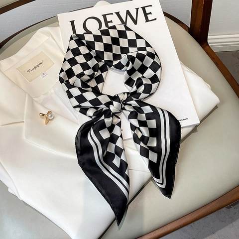 Foulard Quadrato in Satin a Scacchiera da Donna Stile Coreano Decorativo Imitazione Seta Foulard Versatile Fascia per Capelli