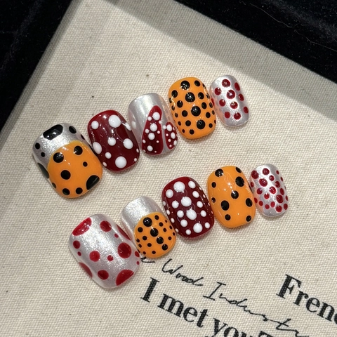 Unghie Finte A Pressione A Pois Fatte A Mano Corte Tonde Artistiche Lucide Stile Ins Per Donne Ragazze