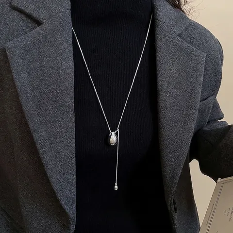 Collier Pendentif Double Goutte D'Eau Minimaliste Alliage Cuivre Finition Miroir Polie Longue Chaîne De Pull Pour Femmes