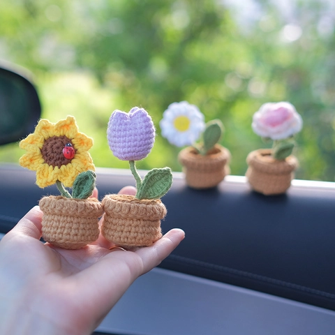 Häkeln Mini Topfblume Ornament Handgewebtes Garn Sonnenblume Tulpe Rose Gänseblümchen Auto Armaturenbrett Schreibtisch Dekor