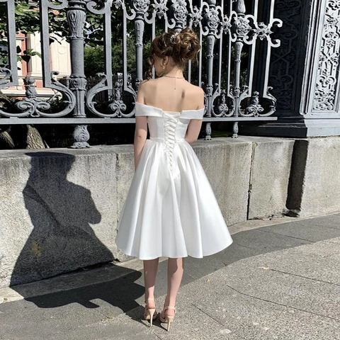 Off The Shoulder Satijnen Trouwjurk Midi A-Lijn Ivoor Bruidsjurk Met Strikriem En Vetersluiting Elegant