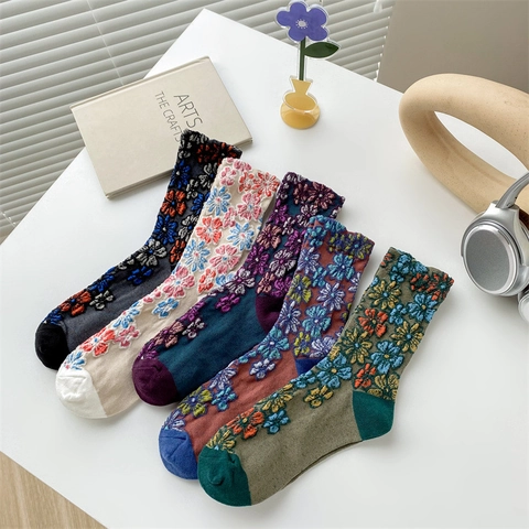 Women Retro Floral Embroidery Crew Socks Cotton Breathable Mid Tube Sweet Jacquard Flower Decorative